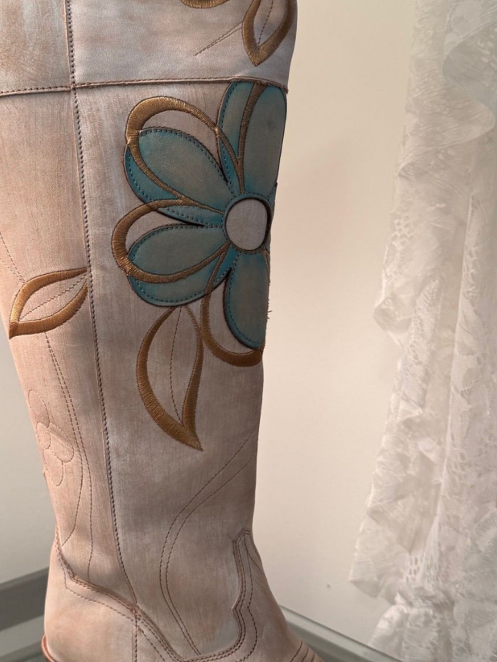 Dan Post Cream Leather Heeled Boots with Blue Flower and Gold Embroidery New 7